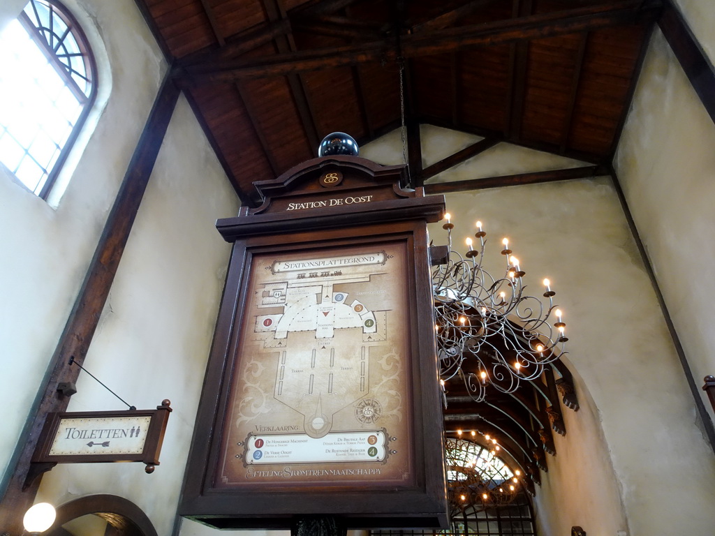 Map and ceiling of Station de Oost at the Ruigrijk kingdom