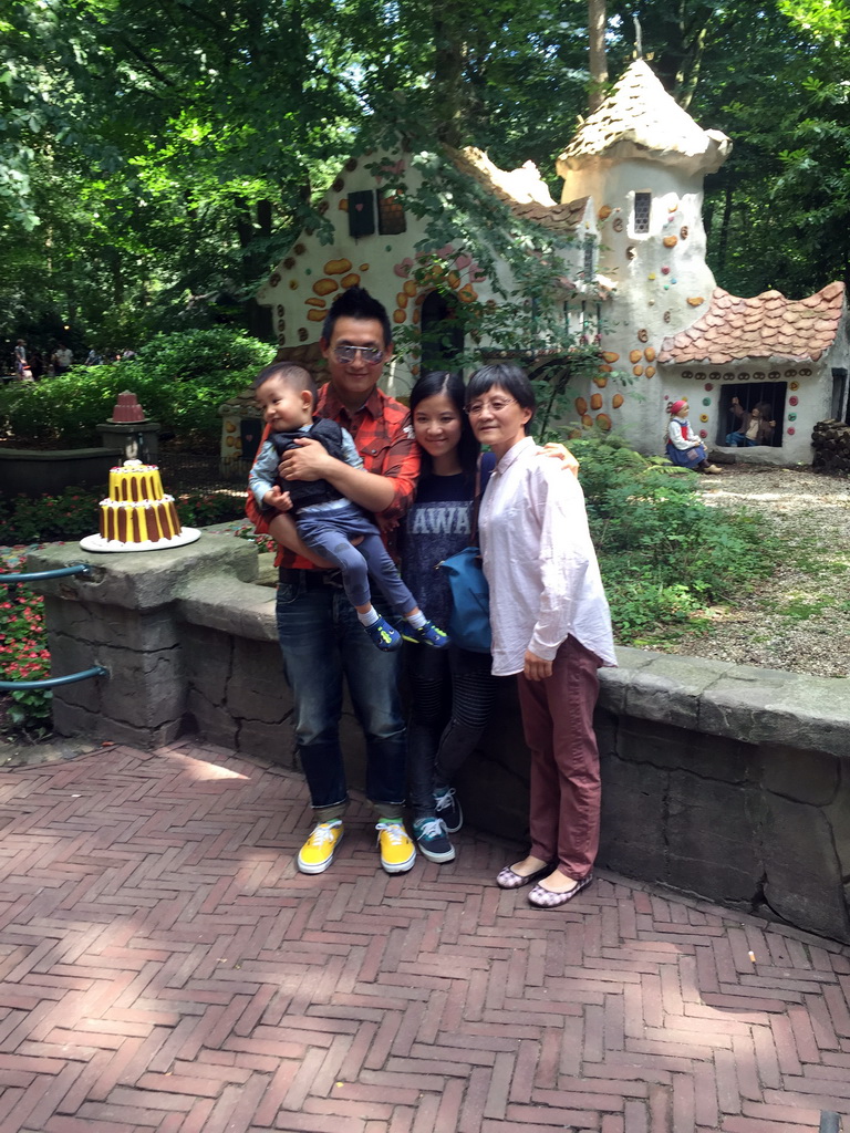 Miaomiao`s friends in front of the Hansel and Gretel attraction at the Fairytale Forest at the Marerijk kingdom
