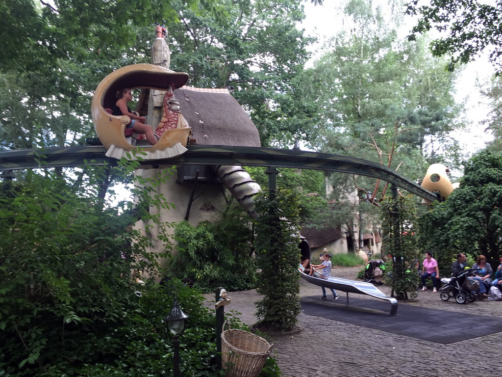 Monorail and the Glijhuys building at the Laafland attraction at the Marerijk kingdom