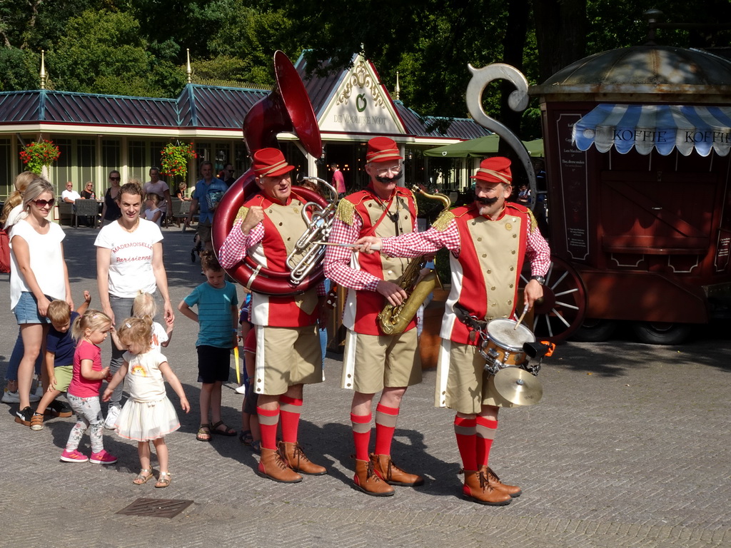 Musicians at the Dwarrelplein square