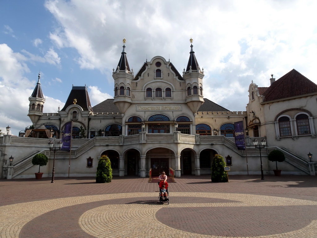 Miaomiao and Max in front of the Efteling Theatre at the Anderrijk kingdom