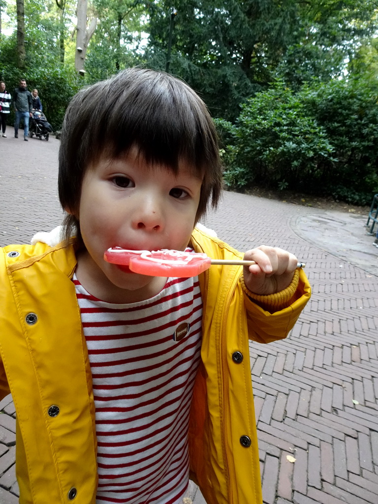 Max with a lollipop at the Fairytale Forest at the Marerijk kingdom