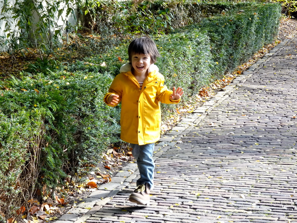 Max at the Sint Nicolaasplaets square at the Marerijk kingdom