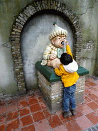 Max with the Baby Holle Bolle Gijs trash can at the Kindervreugd playground at the Marerijk kingdom