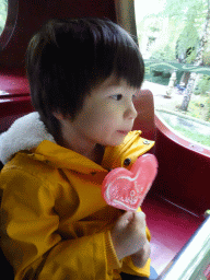 Max with a lollipop at the Laafland attraction at the Marerijk kingdom