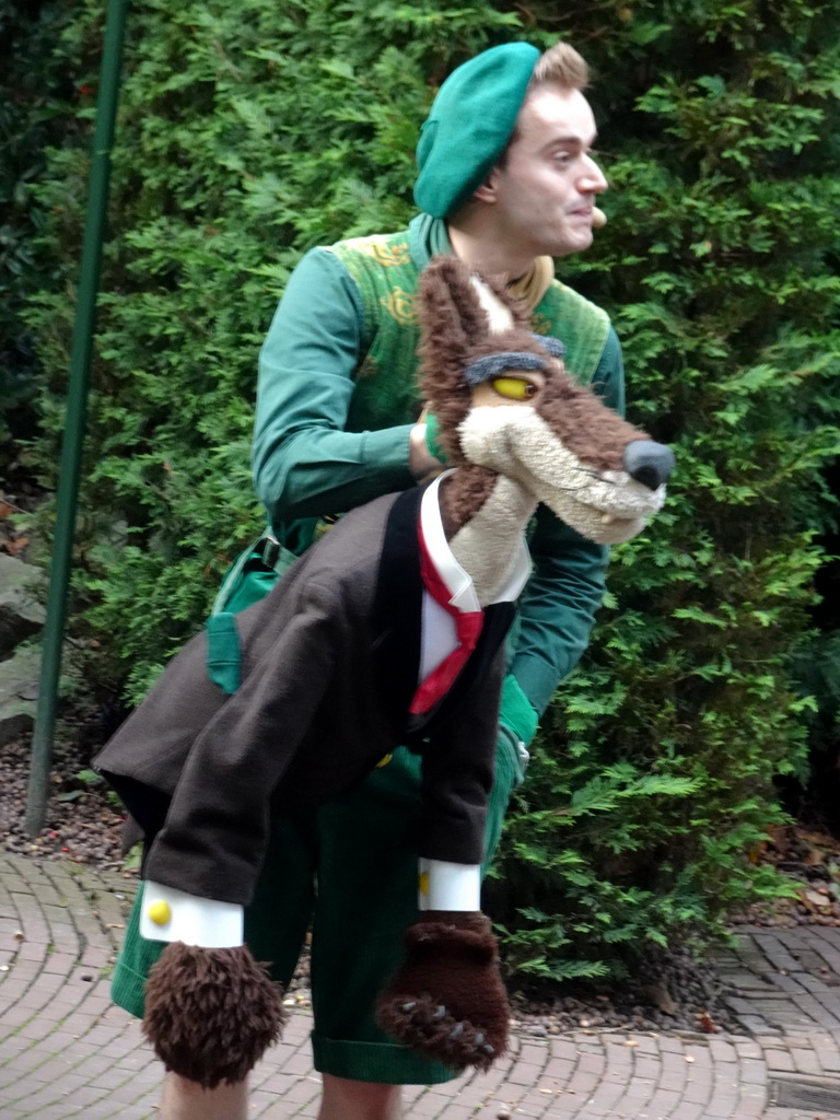 Actor with hand puppet during the Sprookjesboom Show at the Open-air Theatre at the Fairytale Forest at the Marerijk kingdom