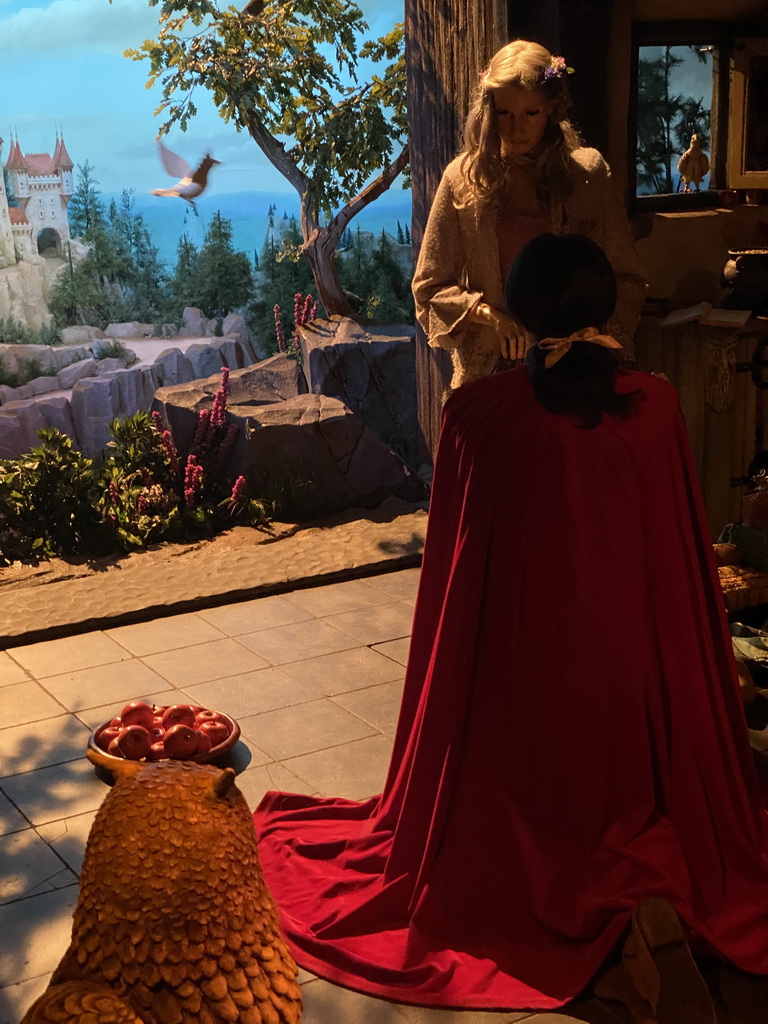 Cinderella and the Prince at the Cinderella attraction at the Fairytale Forest at the Marerijk kingdom