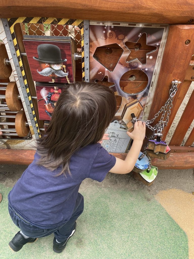 Max doing a puzzle at the Nest! play forest at the Ruigrijk kingdom