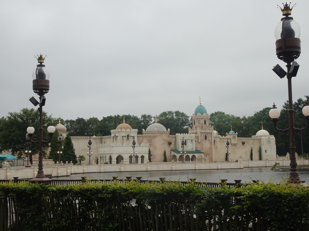 The Aquanura lake at the Fantasierijk kingdom and the Fata Morgana attraction at the Anderrijk kingdom