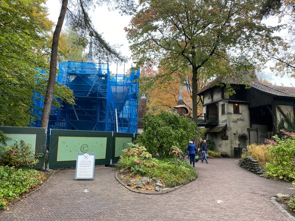 The Lonkhuys building, under renovation, and the Slakkenhuys building at the Laafland attraction at the Marerijk kingdom