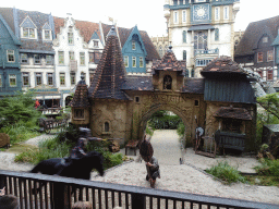 Actors and horses on the stage of the Raveleijn theatre at the Marerijk kingdom, during the Raveleijn Parkshow