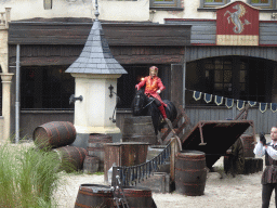 Actors and horse on the stage of the Raveleijn theatre at the Marerijk kingdom, during the Raveleijn Parkshow