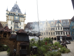 Actors, dragon and water on the stage of the Raveleijn theatre at the Marerijk kingdom, during the Raveleijn Parkshow