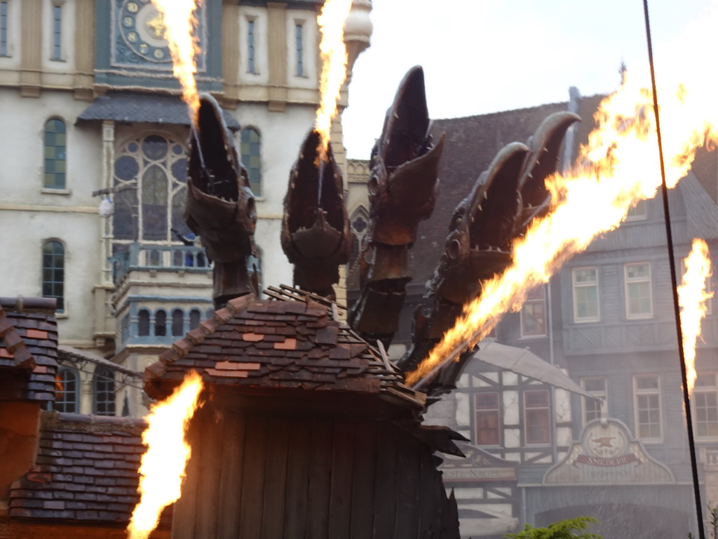 Actor, dragon and fire on the stage of the Raveleijn theatre at the Marerijk kingdom, during the Raveleijn Parkshow