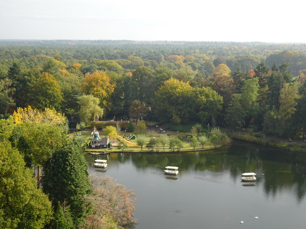 The Gondoletta attraction at the Reizenrijk kingdom and the Kinderspoor attraction at the Ruigrijk kingdom, viewed from the Pagoda attraction