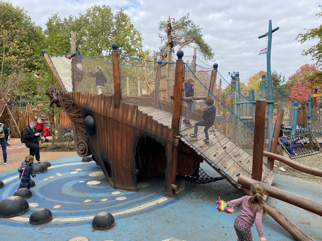 Max on a pirate ship at the Nest! play forest at the Ruigrijk kingdom