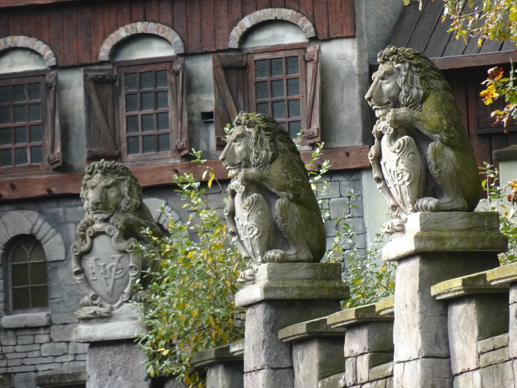 Statues in front of the Vliegende Hollander attraction at the Ruigrijk kingdom, viewed from the Nest! play forest