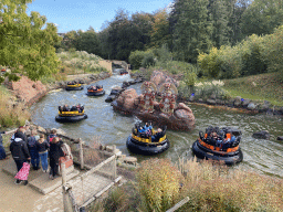 Boats, Inca statues and waterfalls at the Piraña attraction at the Anderrijk kingdom, viewed from the suspension bridge
