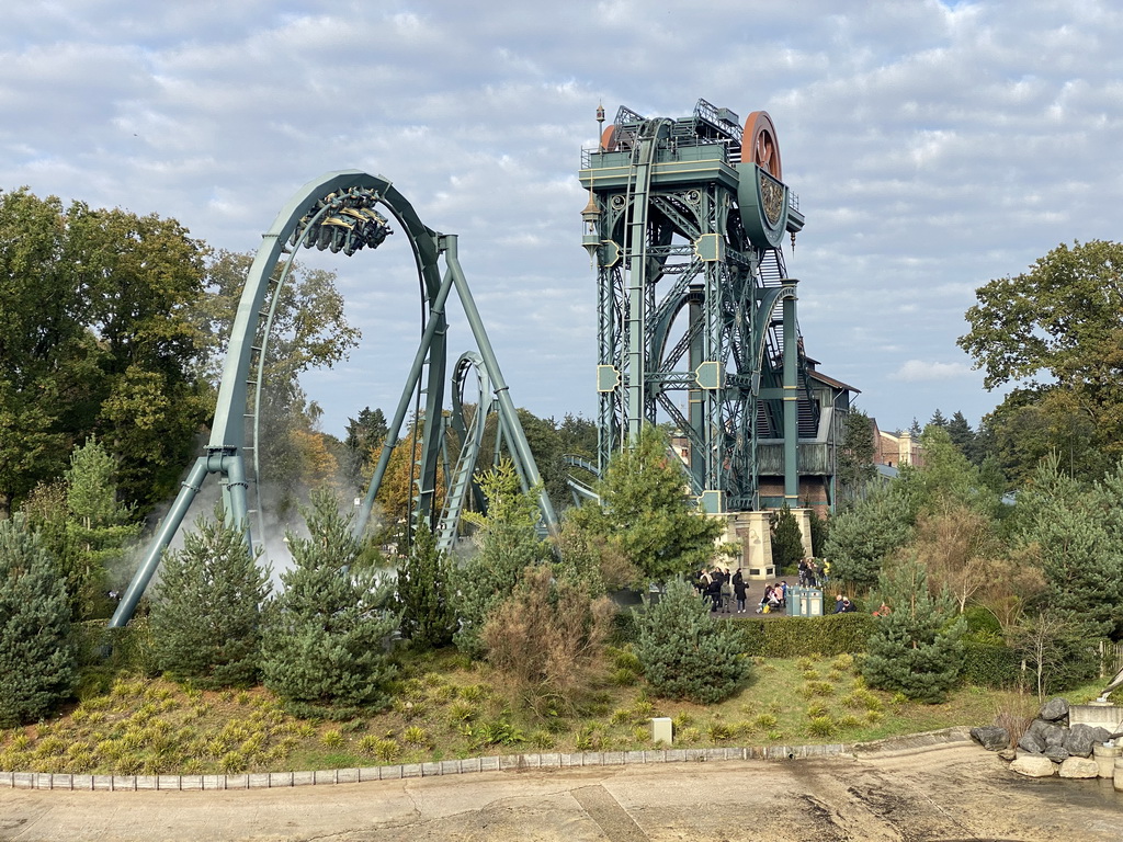 The Baron 1898 attraction of the Ruigrijk kingdom, viewed from the northwest side of the Piraña attraction at the Anderrijk kingdom