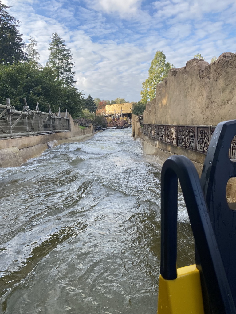 The Piraña attraction at the Anderrijk kingdom, viewed from our boat