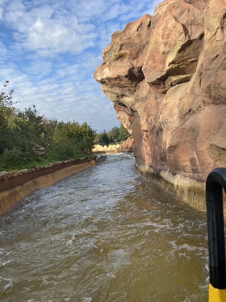 The Piraña attraction at the Anderrijk kingdom, viewed from our boat