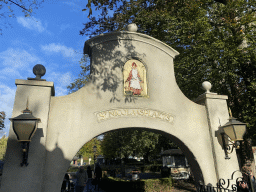 Gate to the Sint Nicolaasplaets square at the Marerijk kingdom