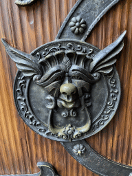 Relief at a gate at the waiting line of the Droomvlucht attraction at the Marerijk kingdom