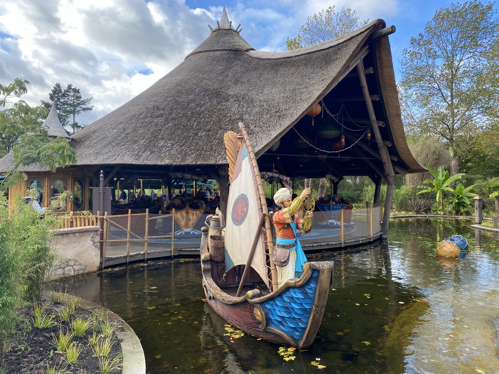 Boat with statue of Sindbad in front of the Sirocco attraction at the Reizenrijk kingdom