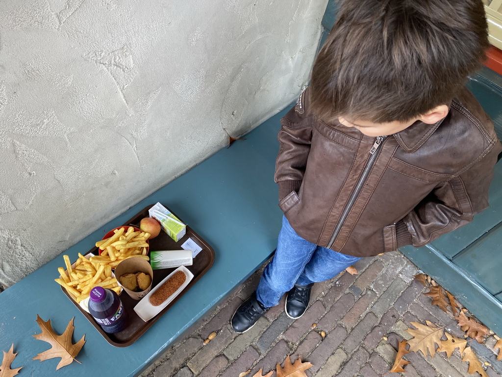 Max with lunch at the terrace of the Smulpaap restaurant at the Anton Pieck Plein square at the Marerijk kingdom