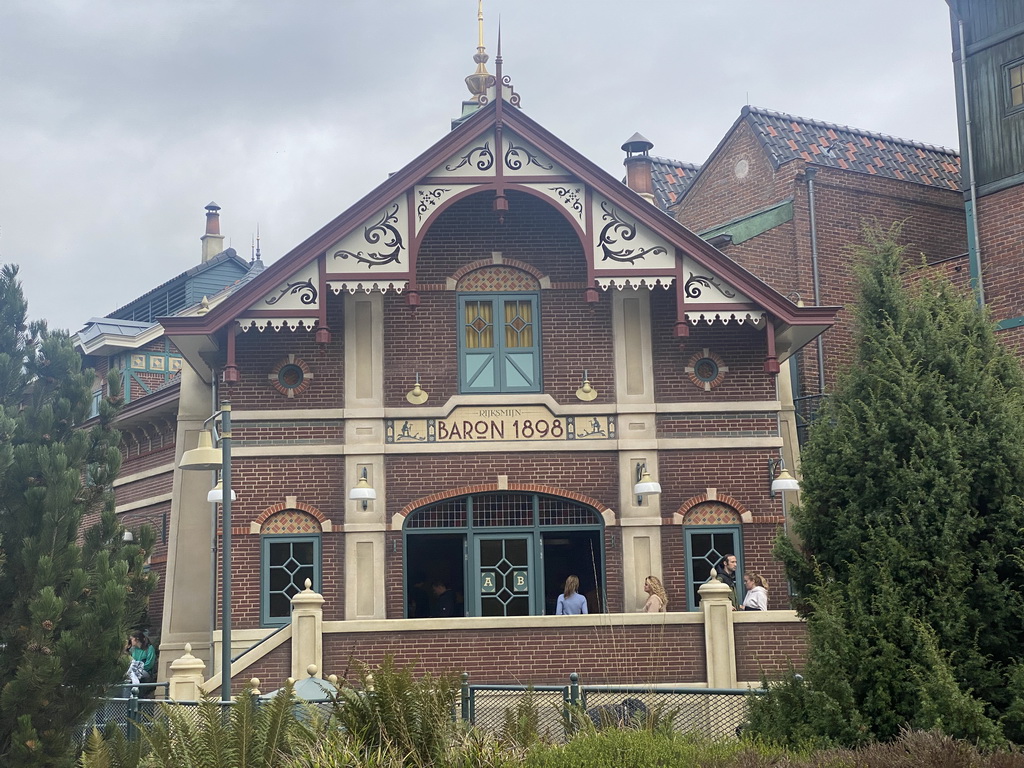 Facade of the Baron 1898 attraction at the Ruigrijk kingdom