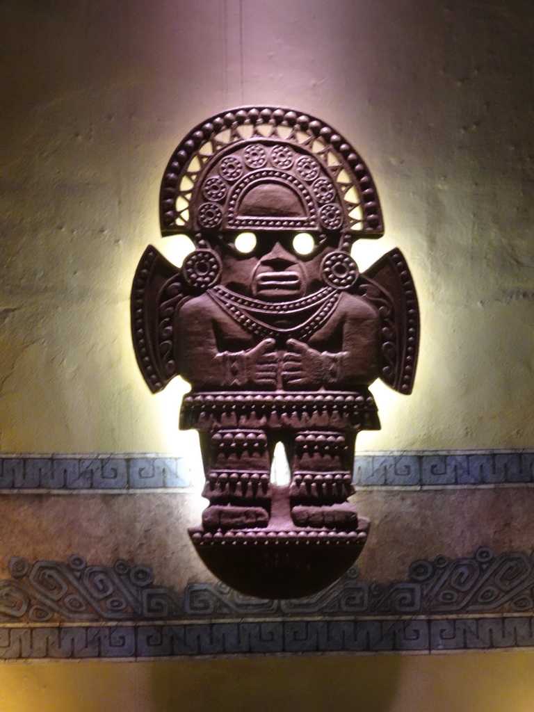 Inca statue at the entrance area of the Piraña attraction at the Anderrijk kingdom
