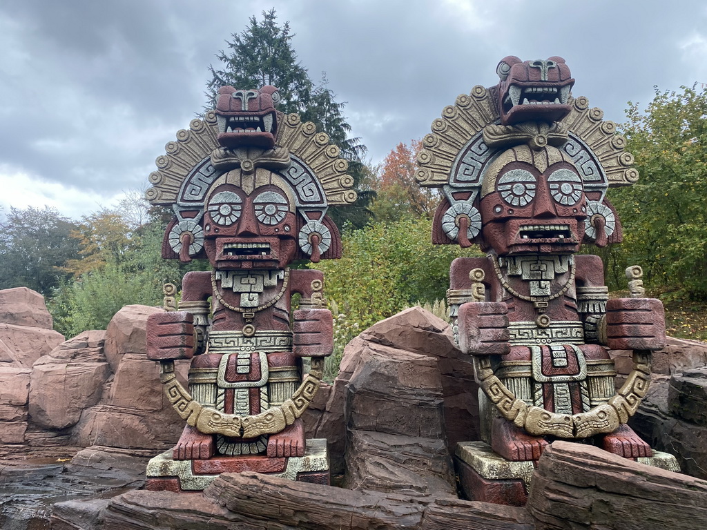 Inca statues at the Piraña attraction at the Anderrijk kingdom