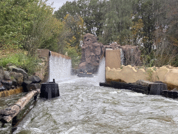 Waterfalls and boat at the Piraña attraction at the Anderrijk kingdom