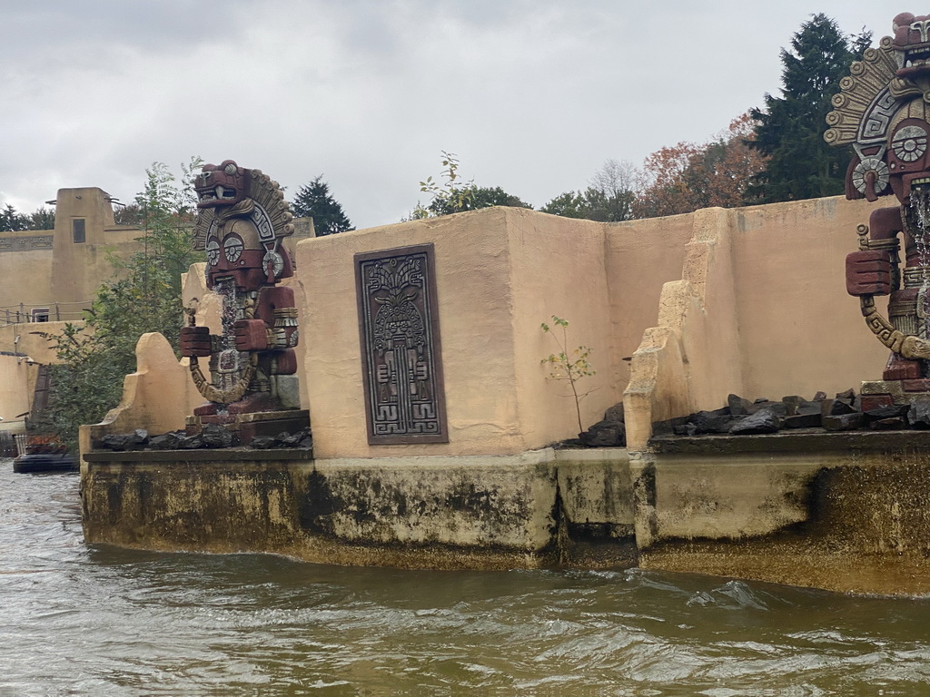 Inca statues at the Piraña attraction at the Anderrijk kingdom