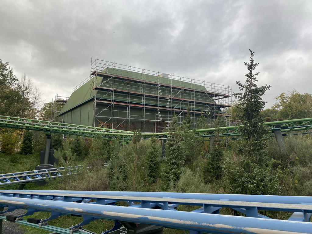 The Fabula attraction at the Anderrijk kingdom, under renovation, viewed from the waiting line for the Max & Moritz attraction