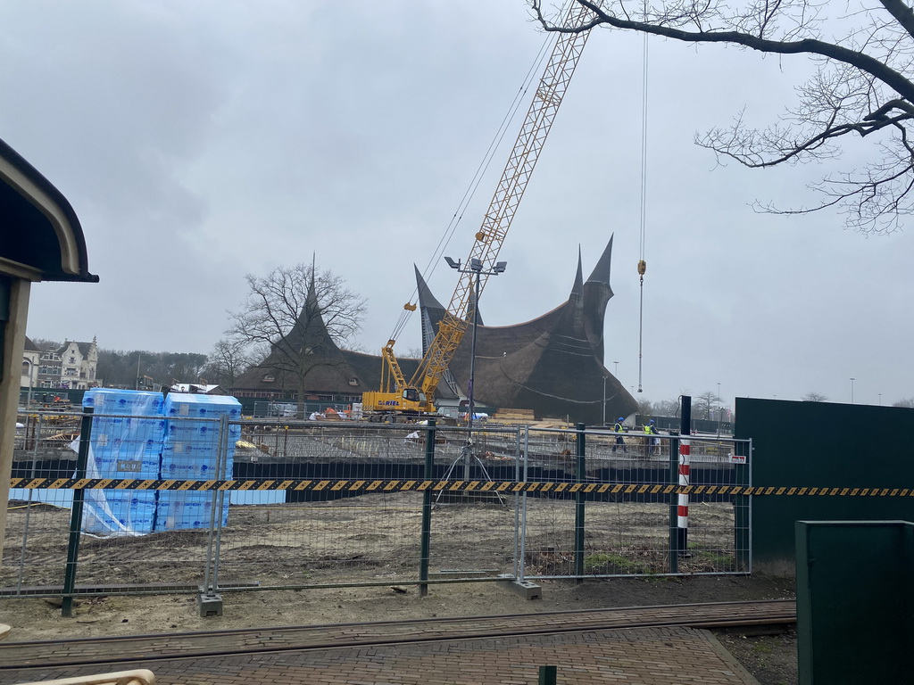 Back side of the construction site of the Efteling Grand Hotel, viewed from the Dwarrelplein square