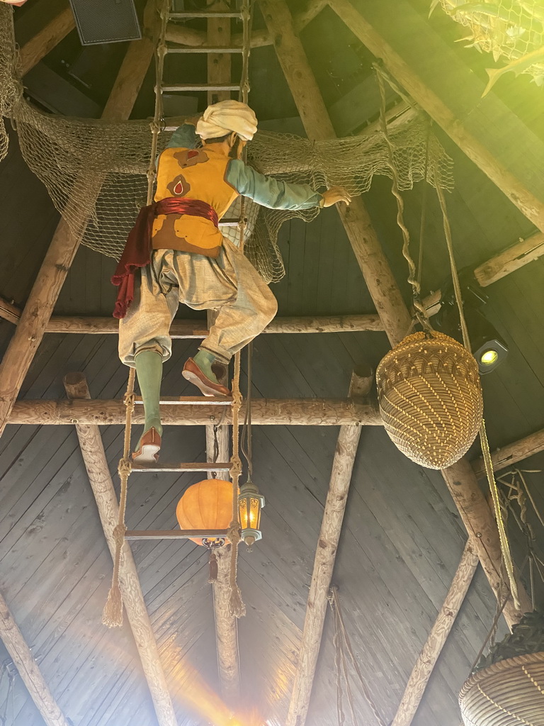 Statue of Sindbad hanging from the ceiling of the Sirocco attraction at the Reizenrijk kingdom