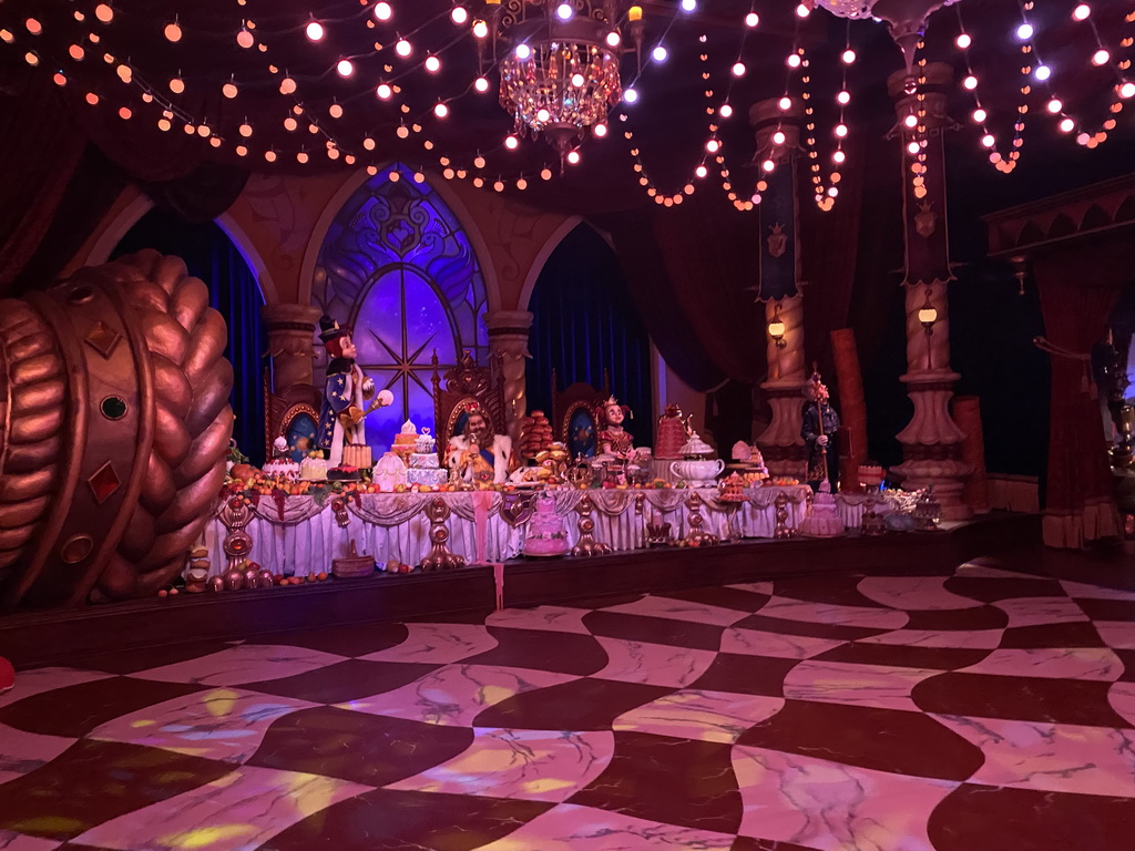 Jester Pardoes, King Pardulfus, Princess Pardijn and lackey O.J. Punctuel at the Royal Hall in the Symbolica attraction at the Fantasierijk kingdom