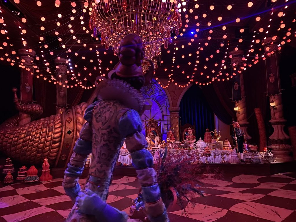 Horn of Plenty, dancer, King Pardulfus, Princess Pardijn and lackey O.J. Punctuel at the Royal Hall in the Symbolica attraction at the Fantasierijk kingdom