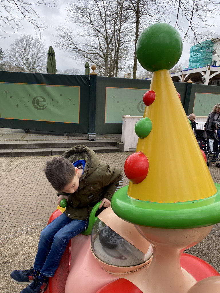 Max at the Kleuterhof playground at the Reizenrijk kingdom