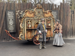 Actors with a barrel organ in front of the construction site of the Danse Macabre attraction at the Anderrijk kingdom