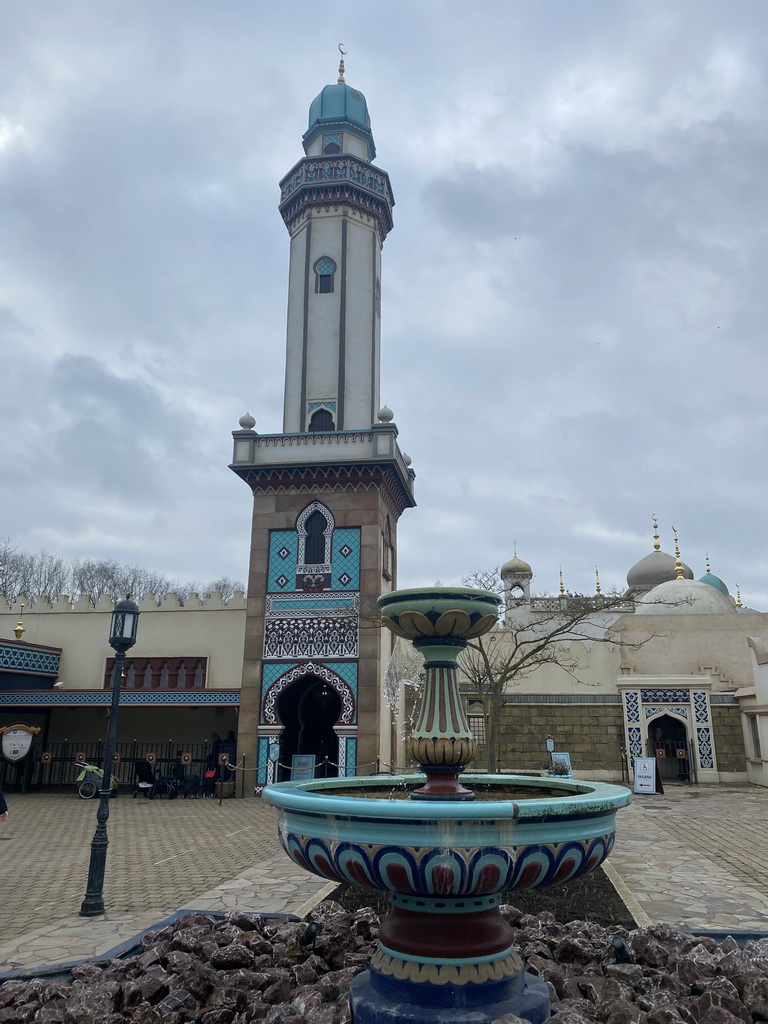 Fountain in front of the Fata Morgana attraction at the Anderrijk kingdom