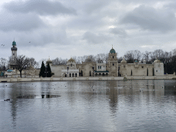 The Aquanura lake at the Fantasierijk kingdom and the Fata Morgana attraction at the Anderrijk kingdom