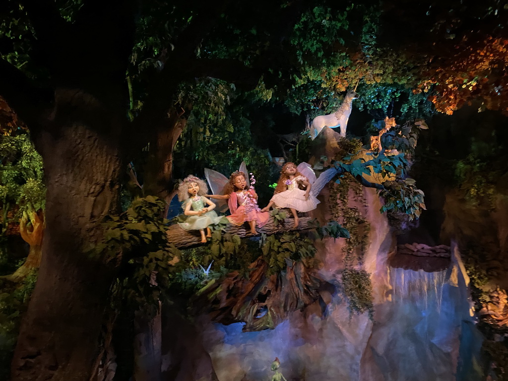 Fairies, troll and unicorn at the Wondrous Forest in the Droomvlucht attraction at the Marerijk kingdom