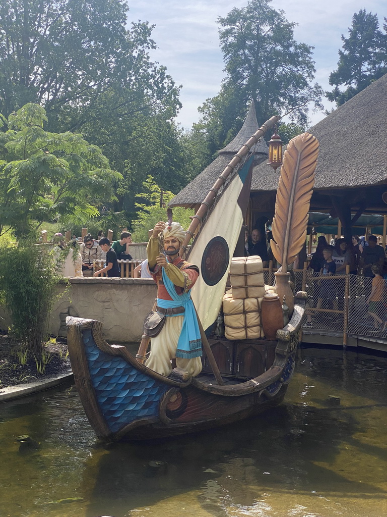 Boat with statue of Sindbad in front of the Sirocco attraction at the Reizenrijk kingdom