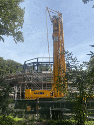 Construction site of the Danse Macabre attraction at the Anderrijk kingdom, viewed from the waiting line for the Fabula attraction