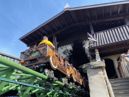 Car and the facade of the Max & Moritz attraction at the Anderrijk kingdom, viewed from the waiting line