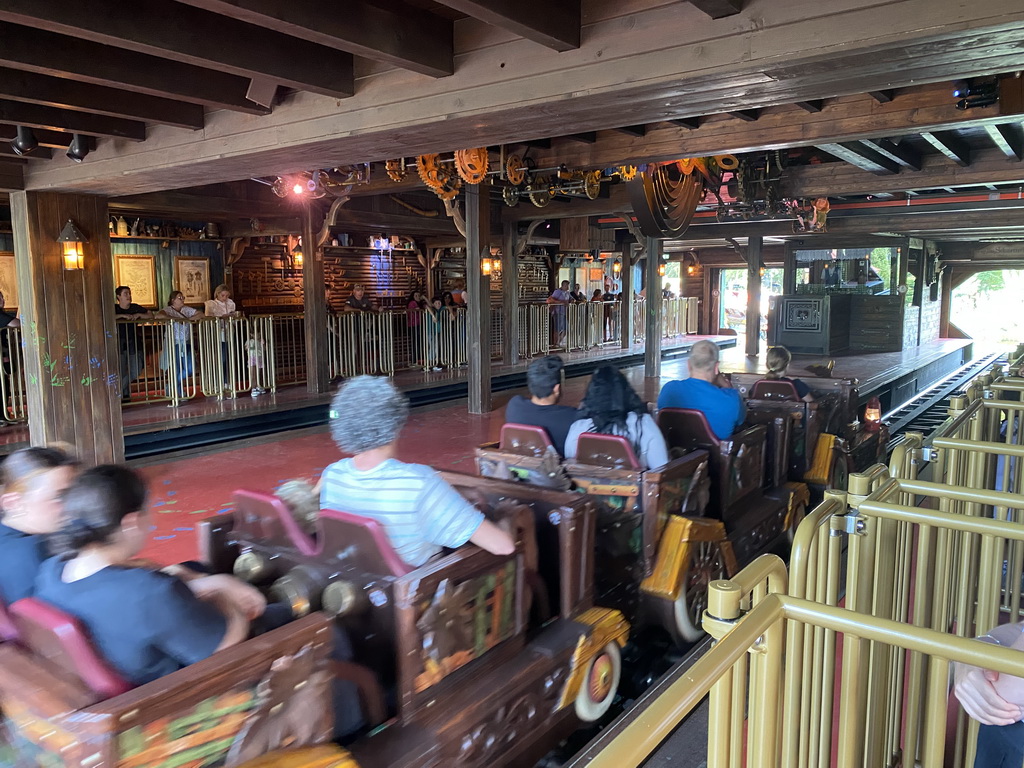 Car at the main building of the Max & Moritz attraction at the Anderrijk kingdom