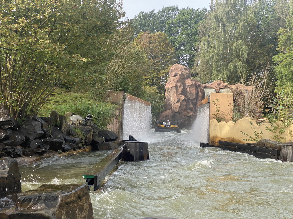 Boat and waterfalls at the Piraña attraction at the Anderrijk kingdom, viewed from our boat