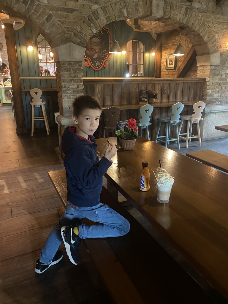 Max having a drink at the Bäckerei Krümel restaurant at the Max & Moritz Square at the Anderrijk kingdom